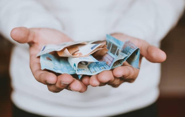 ingresar dinero en un banco español